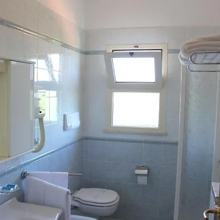 Hotel Acquario 3*