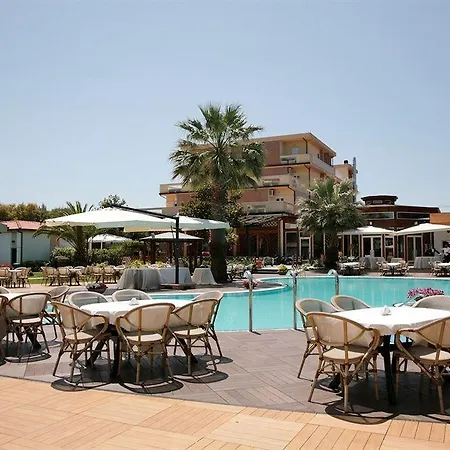 מלון Acquario 3*