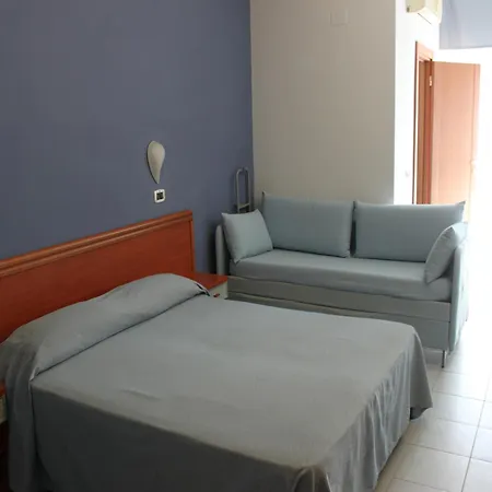 מלון Acquario 3*