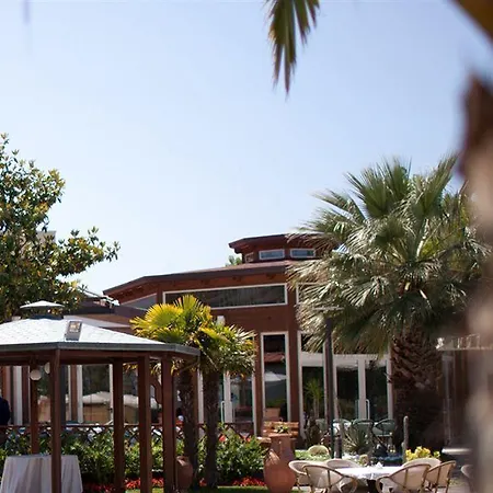 فندق Acquario فاستو